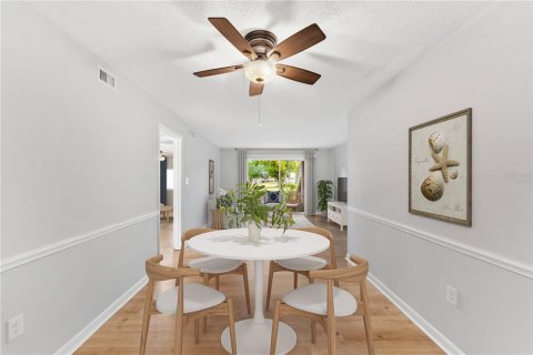 Condo in Orlando, Florida, 2 bedrooms  № 1615139 - photo 12