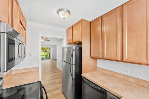 Condo in Orlando, Florida, 2 bedrooms  № 1615139 - photo 8