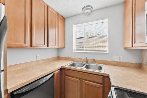 Condo in Orlando, Florida, 2 bedrooms  № 1615139 - photo 9