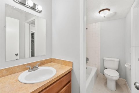 Condo in Orlando, Florida, 2 bedrooms  № 1615139 - photo 21
