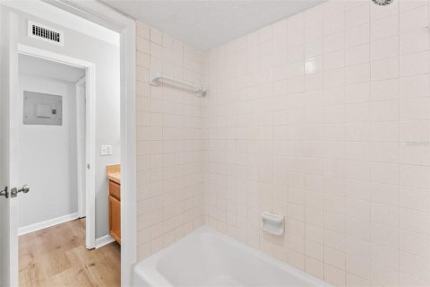 Condo in Orlando, Florida, 2 bedrooms  № 1615139 - photo 18