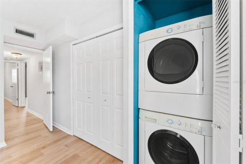 Condo in Orlando, Florida, 2 bedrooms  № 1615139 - photo 16