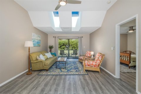 House in Palm Harbor, Florida 2 bedrooms, 111.2 sq.m. № 2208645 - photo 6