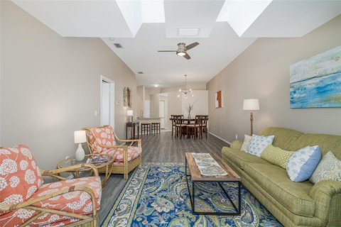 House in Palm Harbor, Florida 2 bedrooms, 111.2 sq.m. № 2208645 - photo 3