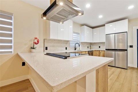 Villa ou maison à louer à Tampa, Floride: 2 chambres, 76.64 m2 № 2413894 - photo 7