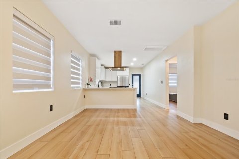 Villa ou maison à louer à Tampa, Floride: 2 chambres, 76.64 m2 № 2413894 - photo 6