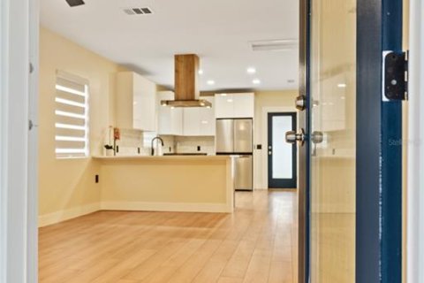Villa ou maison à louer à Tampa, Floride: 2 chambres, 76.64 m2 № 2413894 - photo 4