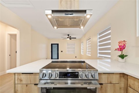 Villa ou maison à louer à Tampa, Floride: 2 chambres, 76.64 m2 № 2413894 - photo 10