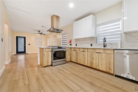 Villa ou maison à louer à Tampa, Floride: 2 chambres, 76.64 m2 № 2413894 - photo 11