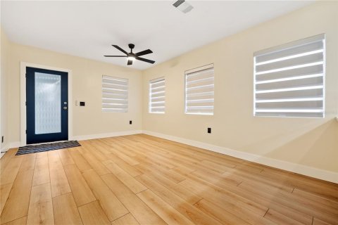 Villa ou maison à louer à Tampa, Floride: 2 chambres, 76.64 m2 № 2413894 - photo 5