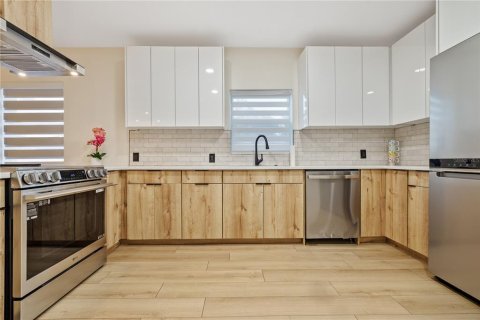 Villa ou maison à louer à Tampa, Floride: 2 chambres, 76.64 m2 № 2413894 - photo 9