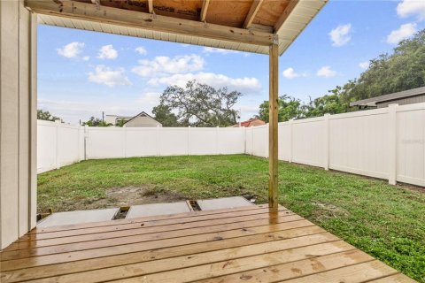 Villa ou maison à louer à Tampa, Floride: 2 chambres, 76.64 m2 № 2413894 - photo 18