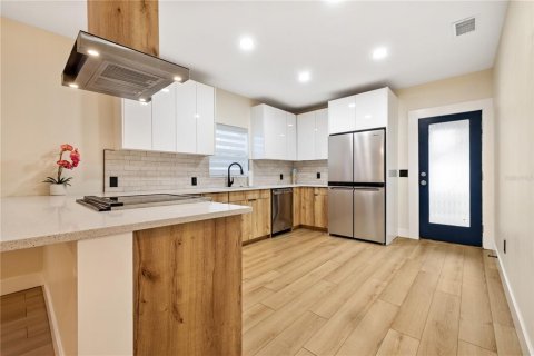 Villa ou maison à louer à Tampa, Floride: 2 chambres, 76.64 m2 № 2413894 - photo 8