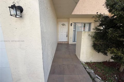 Casa en alquiler en Plantation, Florida, 5 dormitorios, 187.66 m2 № 2031868 - foto 4