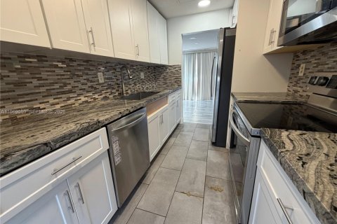 Casa en alquiler en Plantation, Florida, 5 dormitorios, 187.66 m2 № 2031868 - foto 11