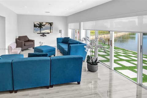 House in Tamarac, Florida 4 bedrooms, 211.72 sq.m. № 1954847 - photo 14