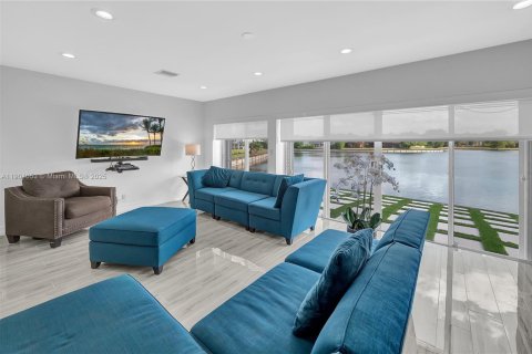 House in Tamarac, Florida 4 bedrooms, 211.72 sq.m. № 1954847 - photo 10