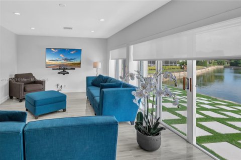 House in Tamarac, Florida 4 bedrooms, 211.72 sq.m. № 1954847 - photo 9