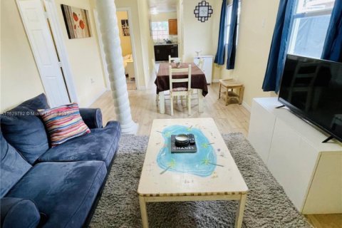 House in Miami, Florida 2 bedrooms, 140.84 sq.m. № 1961224 - photo 7
