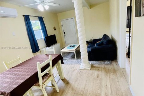 House in Miami, Florida 2 bedrooms, 140.84 sq.m. № 1961224 - photo 8