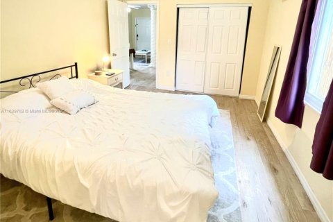 House in Miami, Florida 2 bedrooms, 140.84 sq.m. № 1961224 - photo 1