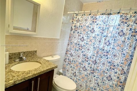 House in Miami, Florida 2 bedrooms, 140.84 sq.m. № 1961224 - photo 3