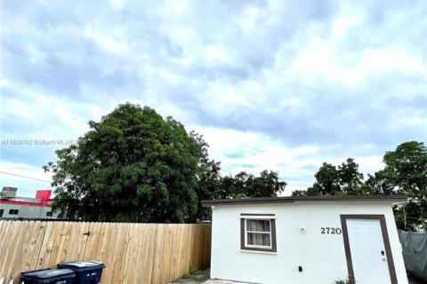 House in Miami, Florida 2 bedrooms, 140.84 sq.m. № 1961224 - photo 17