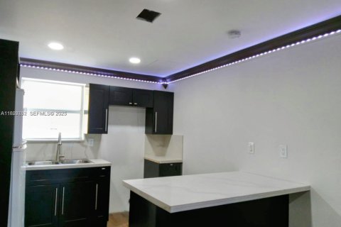 House in Miami, Florida 2 bedrooms, 140.84 sq.m. № 1961224 - photo 20