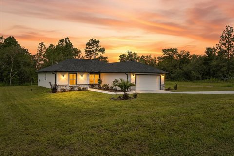 House in Weeki Wachee, Florida 3 bedrooms, 143.07 sq.m. № 2287817
