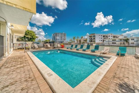 Снять в аренду кондоминиум в Майами-Бич, Флорида 1 спальня, 62.24м2, № 2009297 - фото 15