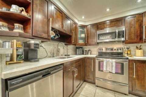 Снять в аренду кондоминиум в Майами-Бич, Флорида 1 спальня, 62.24м2, № 2009297 - фото 2