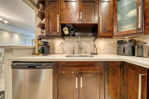 Снять в аренду кондоминиум в Майами-Бич, Флорида 1 спальня, 62.24м2, № 2009297 - фото 3