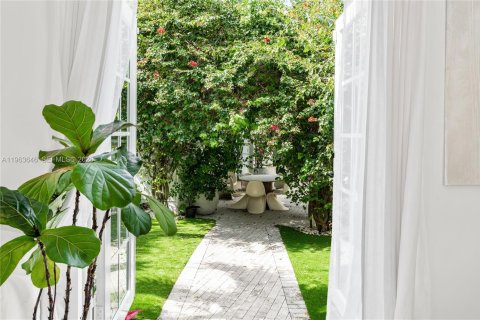 Casa en venta en Coral Gables, Florida, 4 dormitorios, 247.86 m2 № 2027193 - foto 20