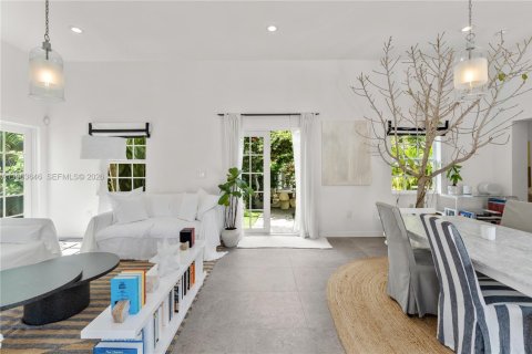 Casa en venta en Coral Gables, Florida, 4 dormitorios, 247.86 m2 № 2027193 - foto 18