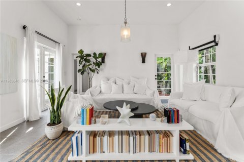 Casa en venta en Coral Gables, Florida, 4 dormitorios, 247.86 m2 № 2027193 - foto 15