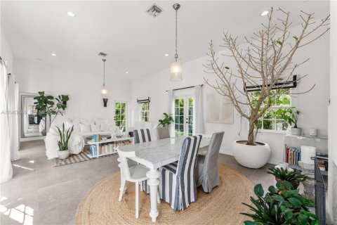 Casa en venta en Coral Gables, Florida, 4 dormitorios, 247.86 m2 № 2027193 - foto 12