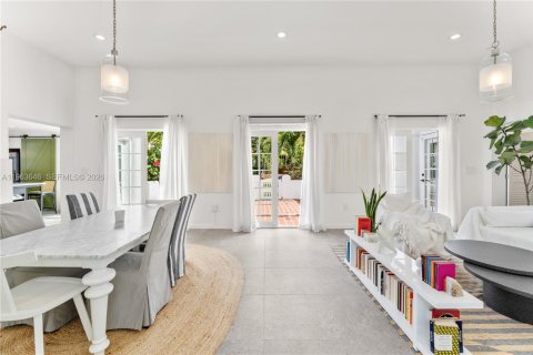 Casa en venta en Coral Gables, Florida, 4 dormitorios, 247.86 m2 № 2027193 - foto 13