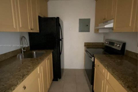 Condominio en venta en Miami, Florida, 1 dormitorio, 56.67 m2 № 2034580 - foto 3