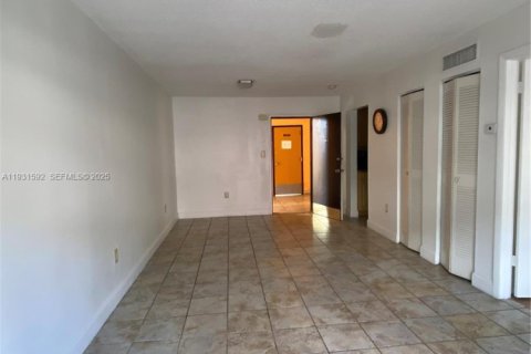 Condominio en venta en Miami, Florida, 1 dormitorio, 56.67 m2 № 2034580 - foto 5
