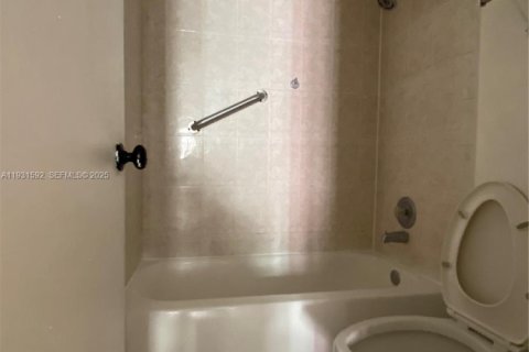 Condominio en venta en Miami, Florida, 1 dormitorio, 56.67 m2 № 2034580 - foto 10