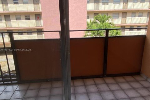 Condominio en venta en Miami, Florida, 1 dormitorio, 56.67 m2 № 2034580 - foto 7