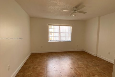 Condominio en venta en Miami, Florida, 1 dormitorio, 56.67 m2 № 2034580 - foto 6