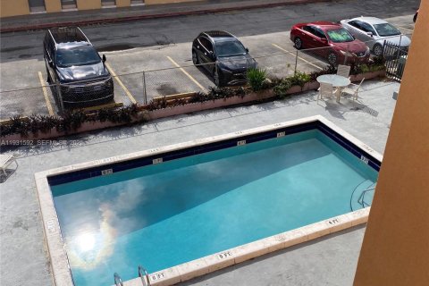 Condominio en venta en Miami, Florida, 1 dormitorio, 56.67 m2 № 2034580 - foto 2