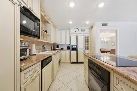 Condo in Vero Beach, Florida, 2 bedrooms  № 2249908 - photo 16
