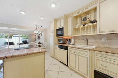 Condo in Vero Beach, Florida, 2 bedrooms  № 2249908 - photo 17