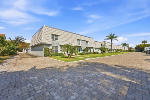 Condo in Vero Beach, Florida, 2 bedrooms  № 2249908 - photo 3