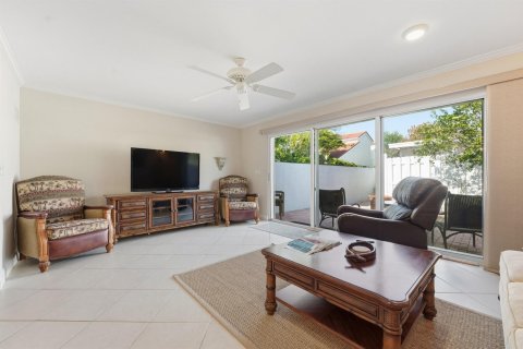 Condo in Vero Beach, Florida, 2 bedrooms  № 2249908 - photo 11