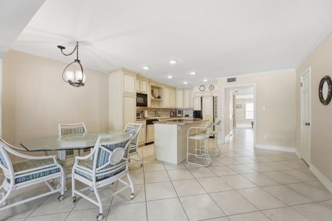 Condo in Vero Beach, Florida, 2 bedrooms  № 2249908 - photo 14