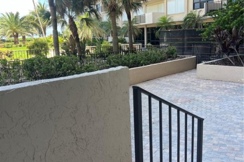 Condominio en venta en Lauderdale-by-the-Sea, Florida, 2 dormitorios, 163.51 m2 № 1786955 - foto 13