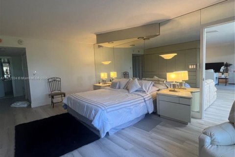 Condominio en venta en Lauderdale-by-the-Sea, Florida, 2 dormitorios, 163.51 m2 № 1786955 - foto 15
